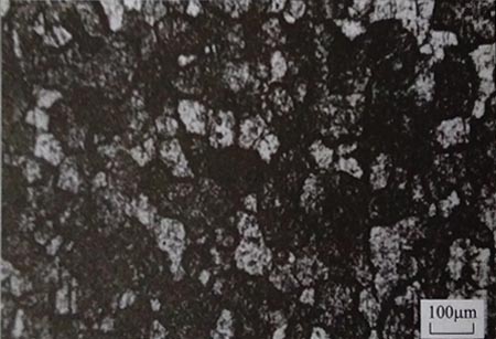 產(chǎn)生光亮花樣的6063系列鋁型材表面放大照片 產(chǎn)生光亮花樣的6063系列鋁型材表面放大照片